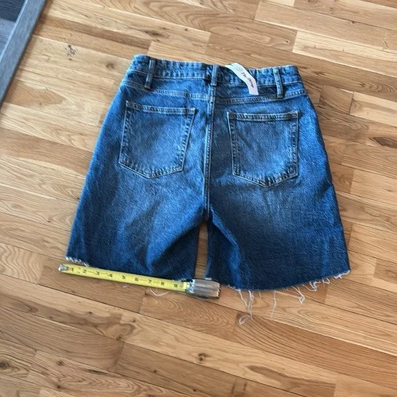 Women’s NEW w tags on… The Drop” Mari Long relaxed denim short. - Picture 6 of 6